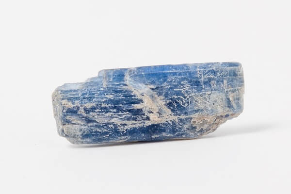 Blue Kyanite 101: Meaning & Healing Properties